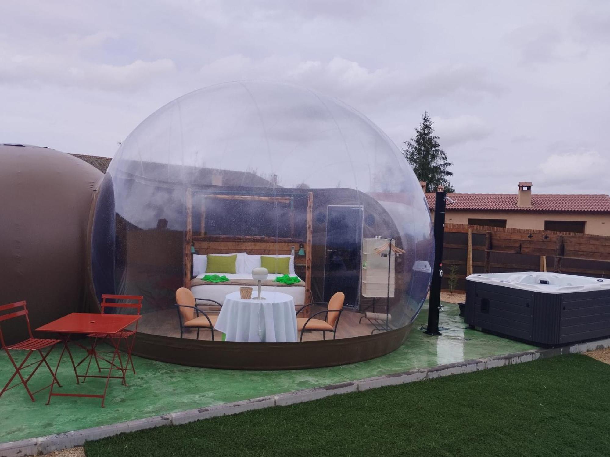 Cosmoveros - Hotel Burbuja Pedraza Kültér fotó